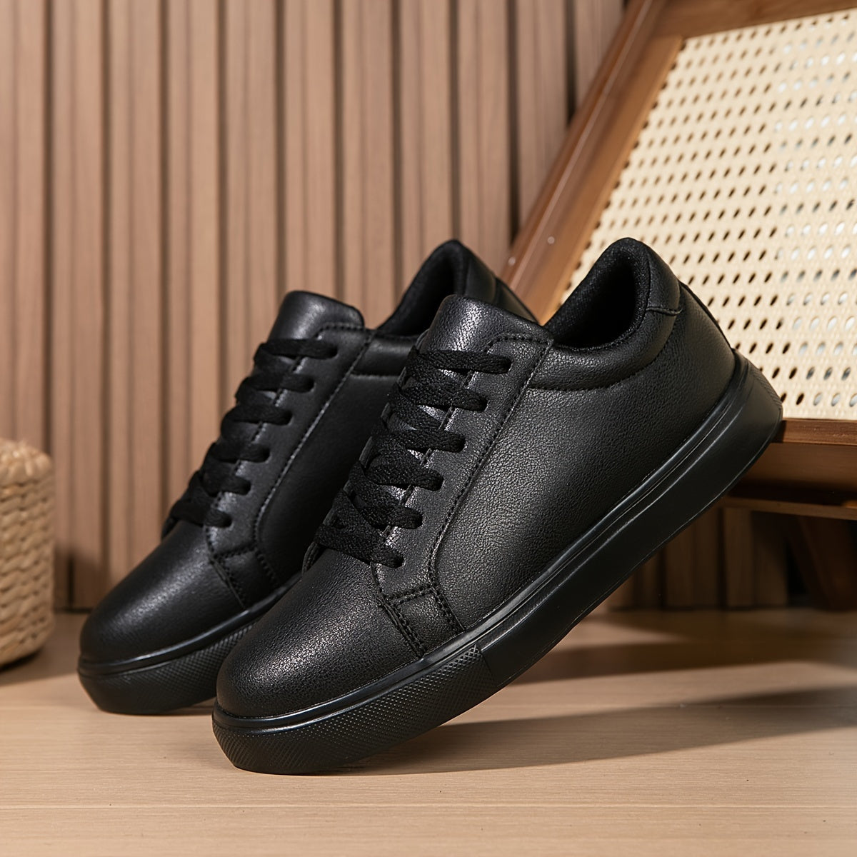 Men's Classic Lace-Up Trainers